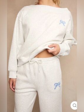 Cozy Off-Shoulder Sweatshirt with Blue Bow Embroidery
